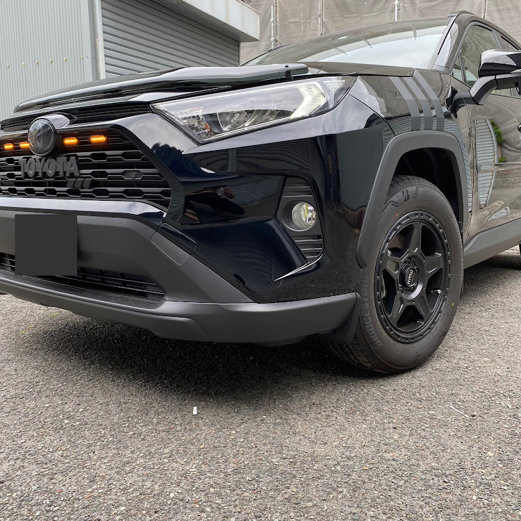 RAV4のステッカー・トヨタエンブレム・エンブレム取り付け・デカール・3LINEステッカーに関するカスタム事例の投稿画像2枚目