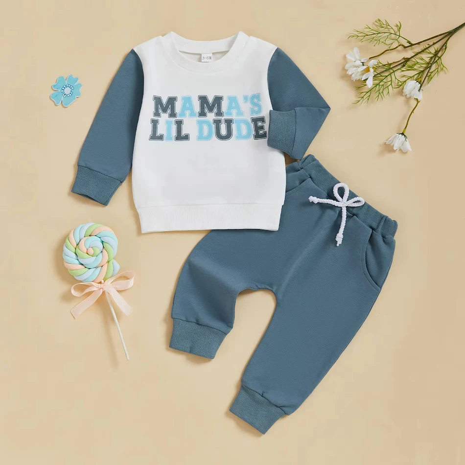 Modischer Sweater-Anzug mit Print für Jungen. Bequemes und stilvolles Set, perfekt für den Alltag und hält Ihren Jungen warm und trendy.