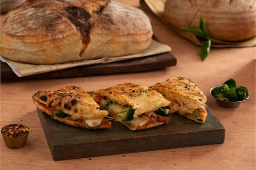 Sourdough Garlic Bread With Broccoli & Grilled Chicken