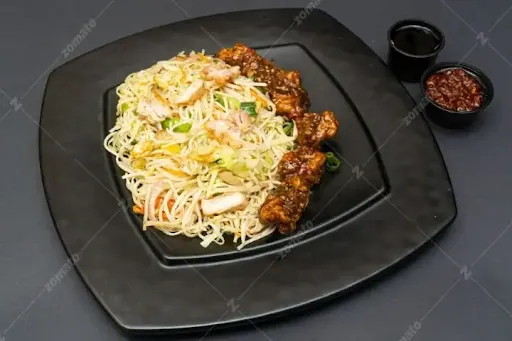 Chicken Hakka Noodles With Manchurian Gravy Bowl