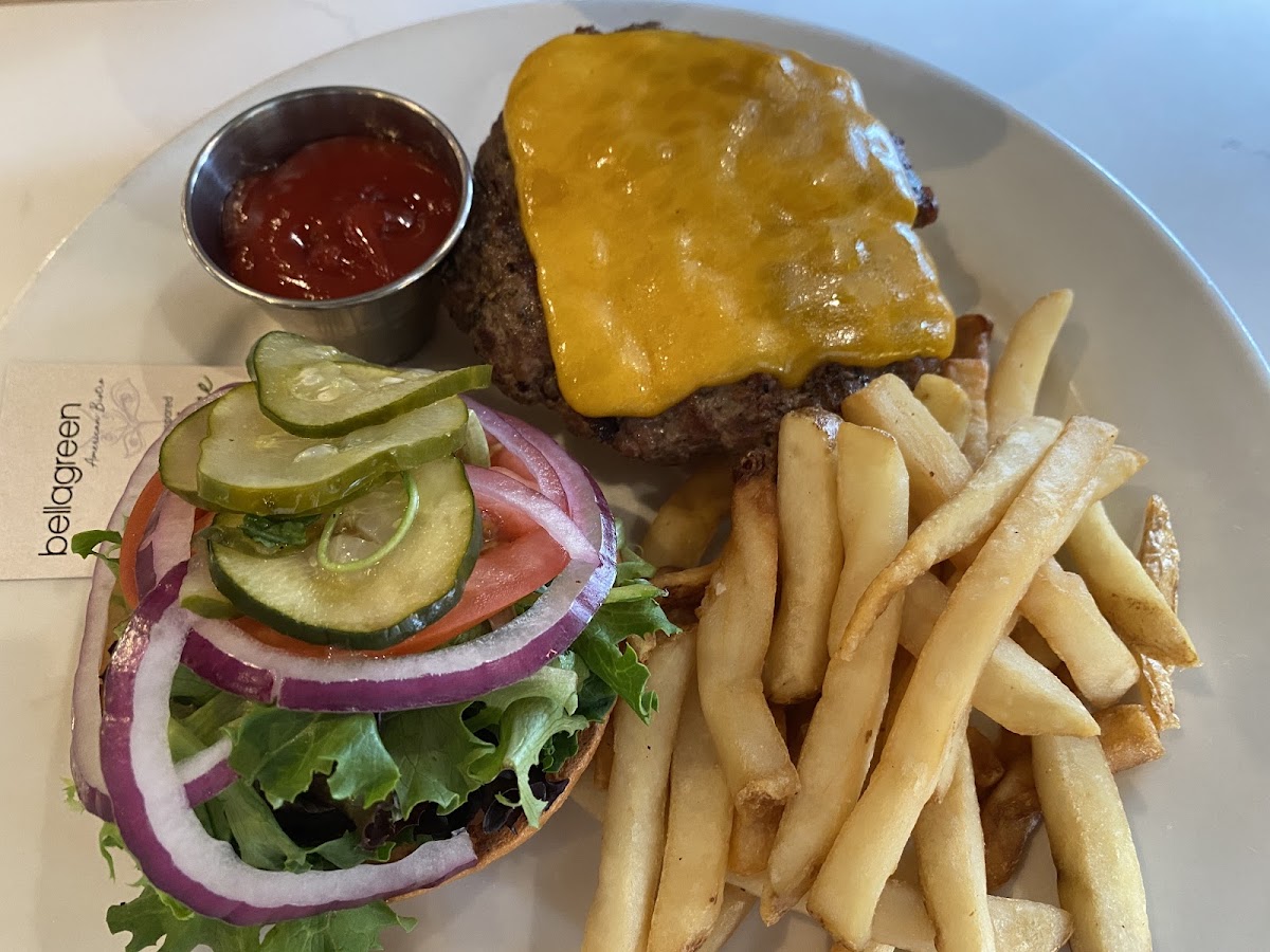 Hamburger A w/cheddar cheese GF bun