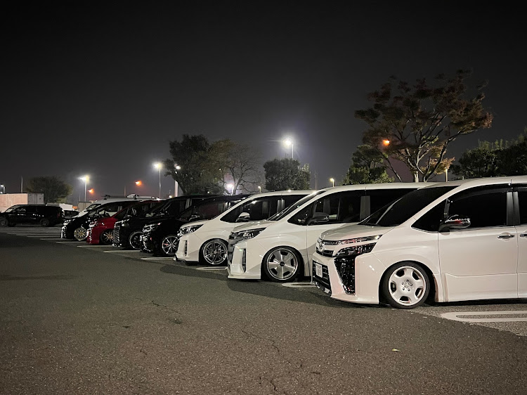 ノアのZRR80W・フォロワーさんとコラボに関するカスタム事例の投稿画像1枚目