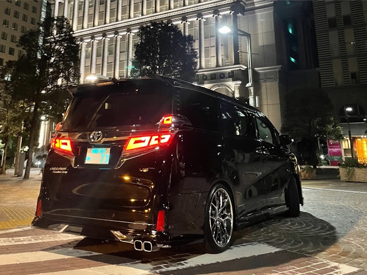 ヴェルファイアの30アルファード・カメ活・クレンツェウィーバル・エンブレムチューン・明日車高下げますに関するカスタム事例の投稿画像4枚目