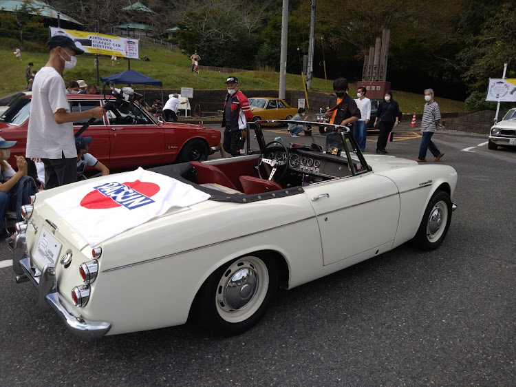 4シリーズ カブリオレのいびクラシックカーフェスティバル・ヨタハチ・昭和の車に関するカスタム事例の投稿画像9枚目