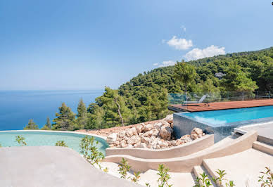 Seaside villa with pool 4