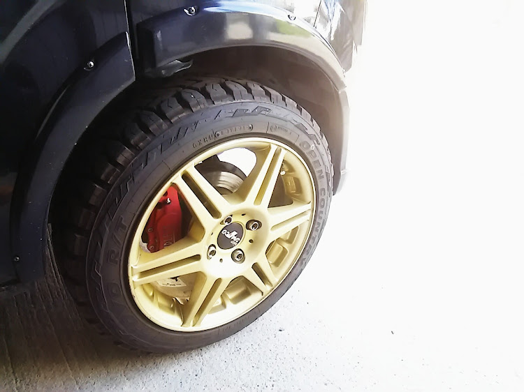エブリイワゴンのタイヤ交換・車高調整・マフラー交換・車検戻しでした😃に関するカスタム事例の投稿画像2枚目