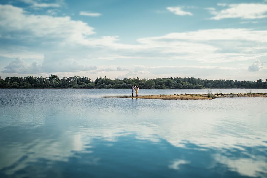 Fotógrafo de casamento Yuliya Zubkova (zubkovayulya). Foto de 16 de julho 2015