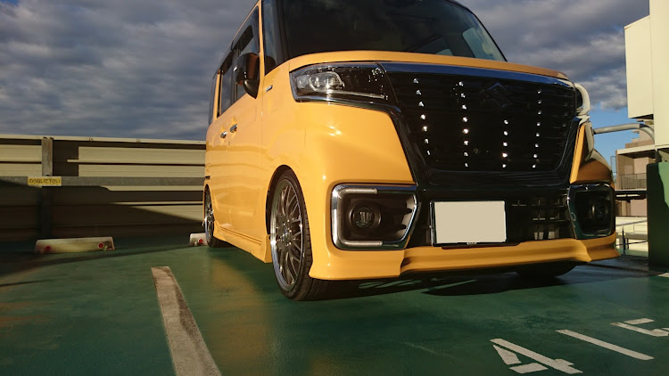 スペーシアカスタムの洗車・ホイール清掃・自己満足撮影・毎度こんな投稿ですみません😣💦⤵️に関するカスタム事例の投稿画像2枚目