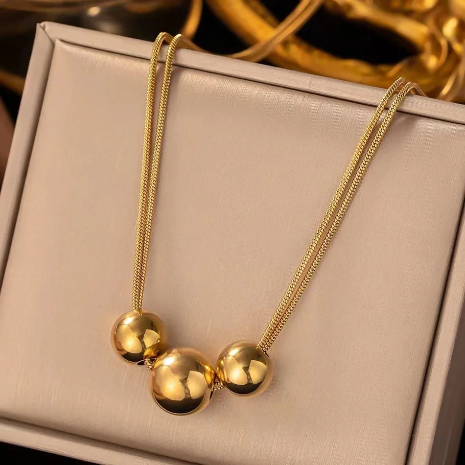 Collar con bola de metal de acero titanio chapado en oro de 18K estilo vintage Elegancia atemporal y duradera para un look sofisticado y único.