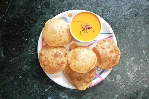 Shrikhand With 5 Poori