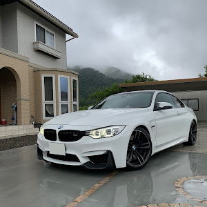 M4 クーペ F82