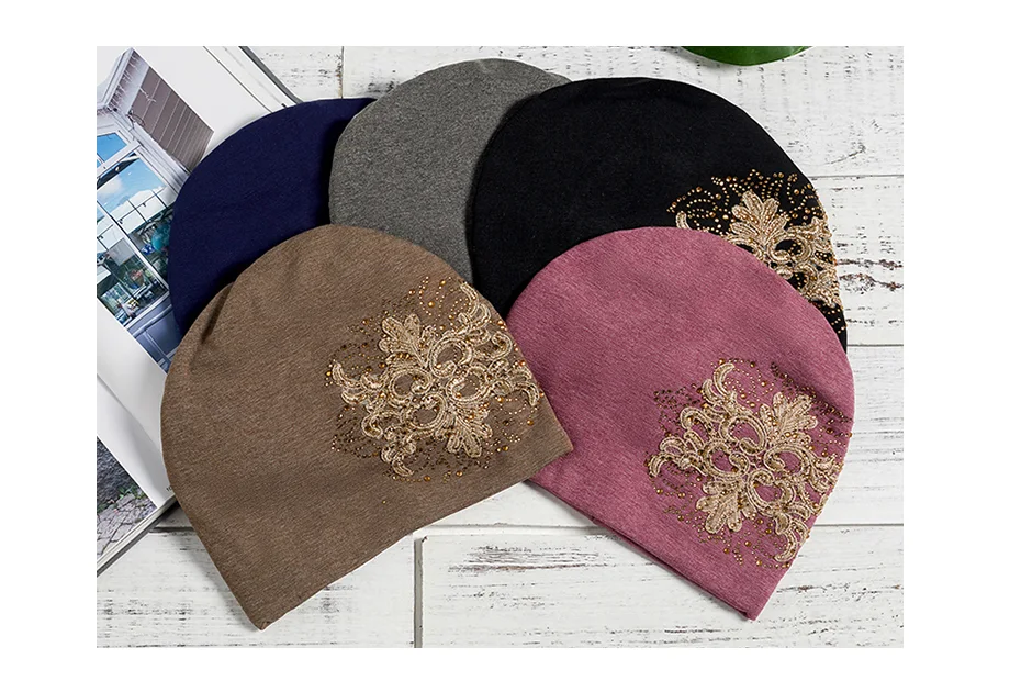 Gorra bordada para mujer