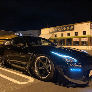 NISSAN GT-R