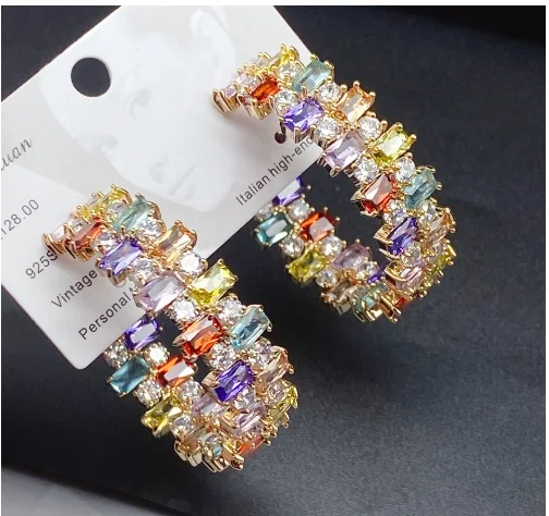 Pendientes de Zirconia con Stud, Chapados en Cobre, Aguja de Plata de Ley, Elegancia para Cualquier Ocasión.