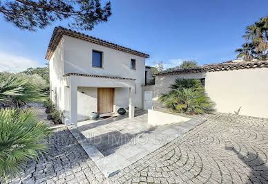 Villa with pool and terrace 4