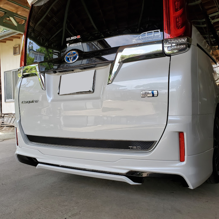 エスクァイアのTRDガーニッシュ・コロナウイルスに負けるな・不正改造車取締月間・熱中症注意！に関するカスタム事例の投稿画像2枚目