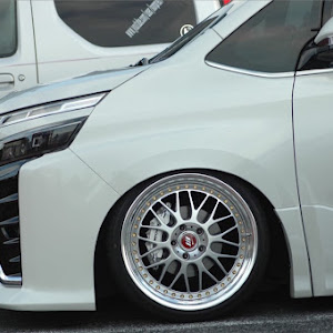 ヴォクシー ZRR80W