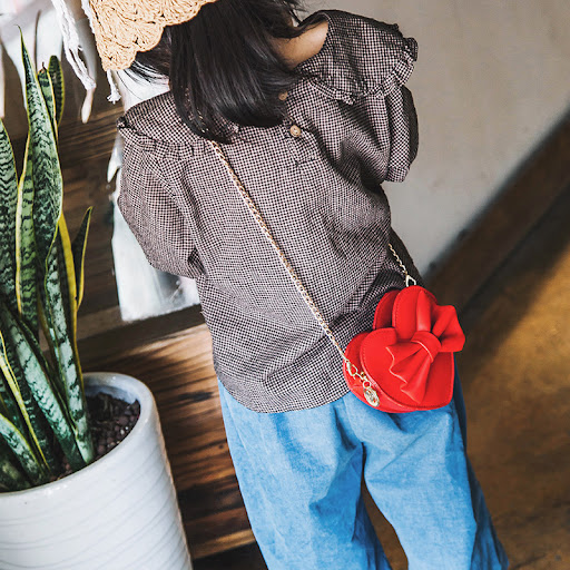 Title 3, Cute one-shoulder diagonal bag for girls, featu...