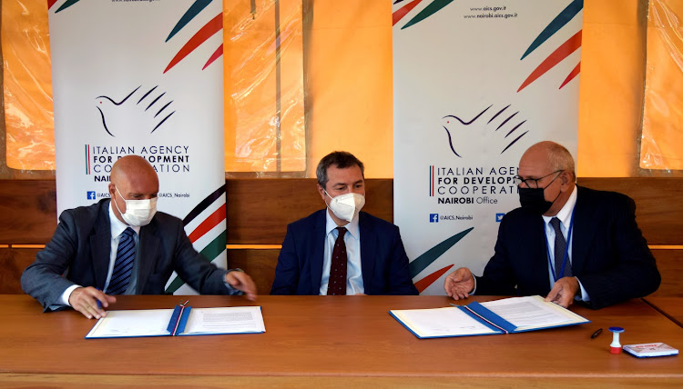 At the presence of the Ambassador of Italy to Kenya Alberto Pieri (center), the Managing Director of Eni Kenya Enrico Tavolini (left) and the Head of AICS Nairobi Office Fabio Melloni (right) sign cooperation MoU