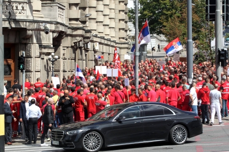 Protest vozača saniteta ispred Vlade Srbije, traže veće zarade