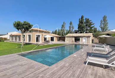 Villa with pool 3