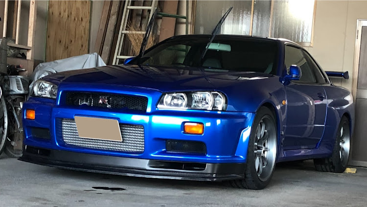 スカイライン GT-Rの久しぶりに洗車･･･・好きな角度・ガソリン満タン・スタンバイOK・今夜はどうするに関するカスタム事例の投稿画像2枚目