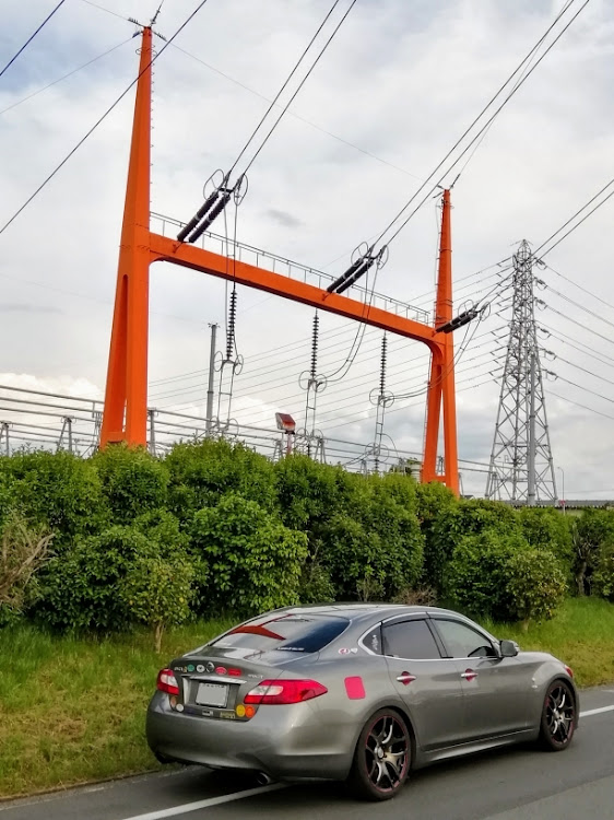 フーガの奈良県葛城市新庄町疋田地区・北葛城変電所・木立の隙間から・ローガンに関するカスタム事例の投稿画像7枚目