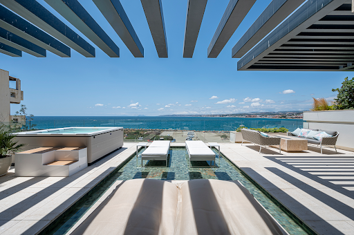 Apartment with terrace and pool 5