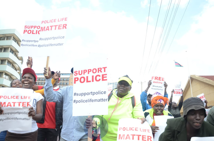Supporters and residents of Eastleigh protesting outside Milimani Law Court after DPP ordered police officer Ahmed Rashid Hassan to be charged with murder on Wednesday November 30 ,2022.