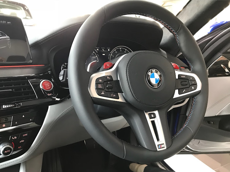 しまゆー/SHIMAYUさんが投稿したbmw・M5に関するカスタム事例の投稿画像5枚目