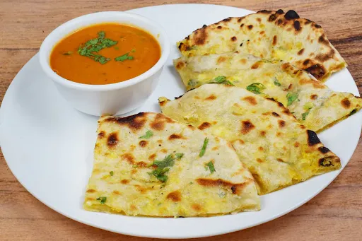 Onion Kulcha With Gravy [1pc.]