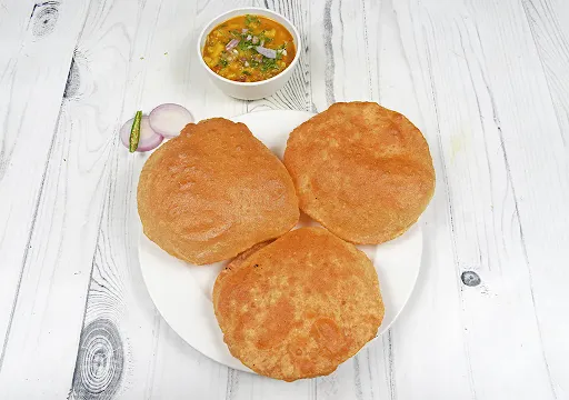 3 Poori With Sabji