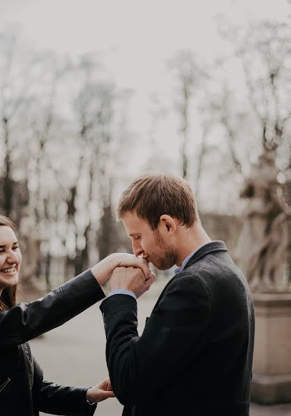 Hääkuvaaja Anzhelika Goncharenko (miisarwen). Kuva otettu 26. syyskuuta 2019