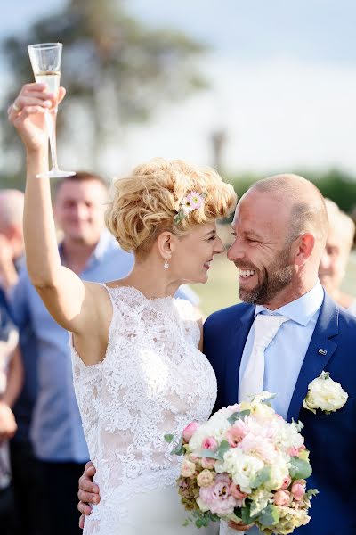 Wedding photographer Anett Bakos (anettphoto). Photo of 7 October 2019