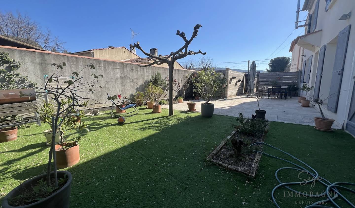 Apartment with terrace Aubagne