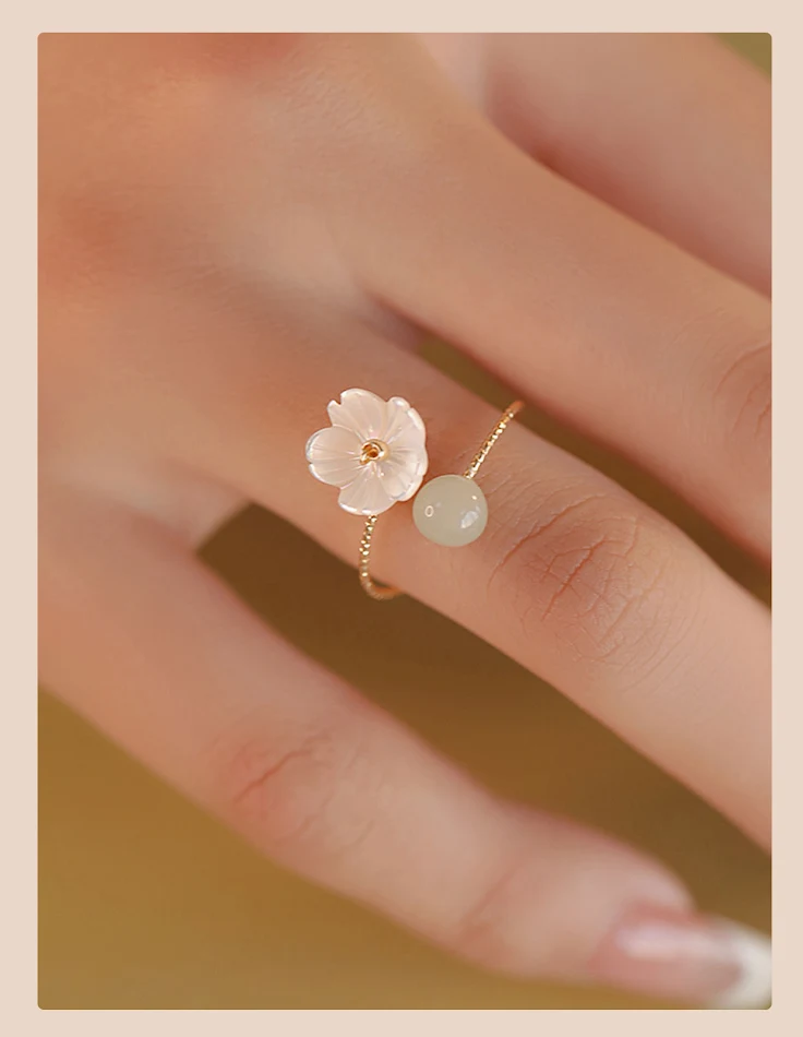 Anel de Jade Hetian Natural Feminino. Adicione um toque de beleza natural e elegância atemporal ao seu estilo. Um acessório perfeito para mulheres.