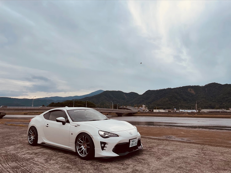 86の86BRZ・愛車の一番好きな角度・11月もよろしくお願いします・ワークエモーション極・86 TRDに関するカスタム事例の投稿画像2枚目