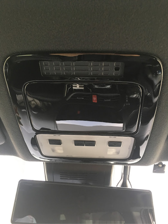 ヴォクシーのインテリアパネル・セカンドステージ・サムライプロデュース・ピアノブラック・黒木目に関するカスタム事例の投稿画像1枚目