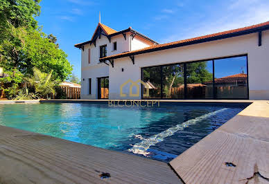 Maison avec piscine et terrasse 1
