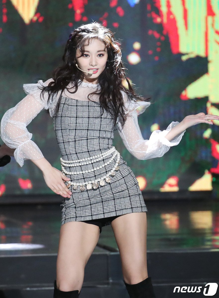 tzuyu bouclé 17