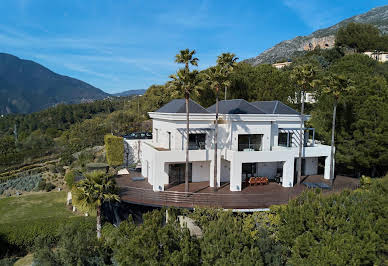 Villa avec piscine et terrasse 2