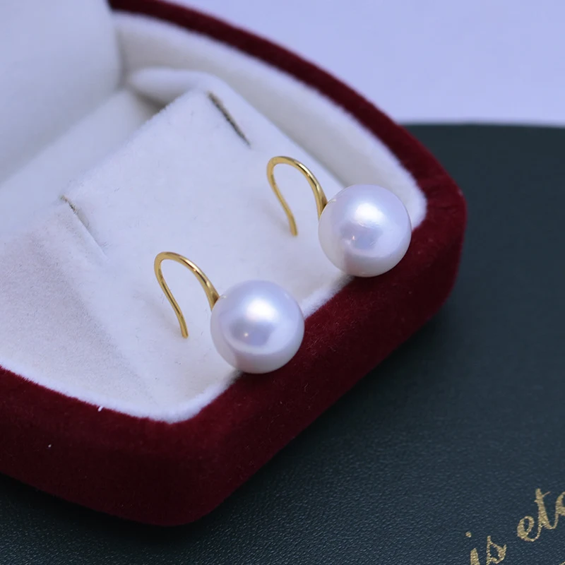 Boucles d'oreilles perles microfines, fortes et légères, cercle parfait, sans défaut, pour un éclat lumineux.