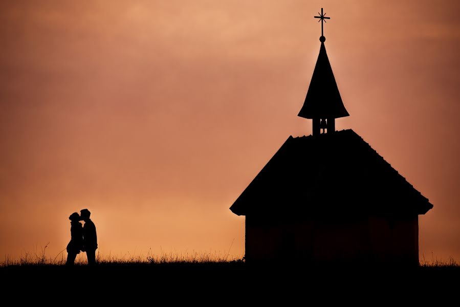 Fotografo di matrimoni Gyula Gyukli (gyukligyula). Foto del 13 febbraio 2017