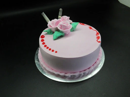 Strawberry Eggless Cake