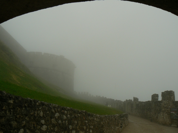 Nebbia a Castel Beseno di aceleghin1