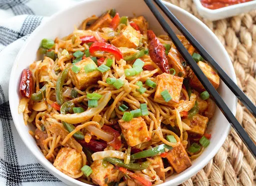 Noodles With Chilli Paneer