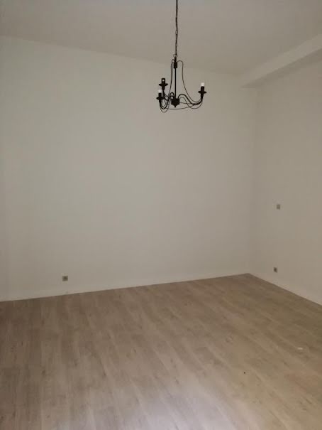 Location  appartement 1 pièce 27 m² à Mont-de-Marsan (40000), 336 €