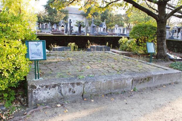 The grave of Malika Kishwar at the Père Lachaise cemetery in Paris. Photo: Wikimedia Commons