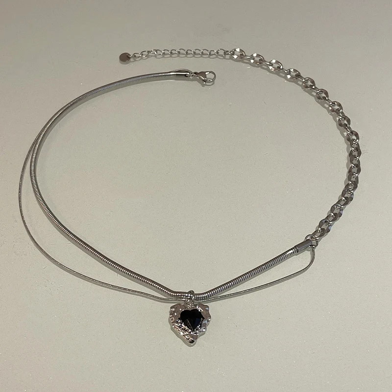 Niche Design Zwarte Hartketting, elegante dames sieraden. Een perfect cadeau om liefde en stijl uit te drukken, ideaal voor elke gelegenheid.