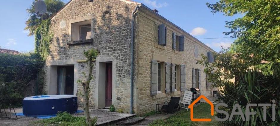 Vente maison 6 pièces 173 m² à Saint-Georges-de-Longuepierre (17470), 249 500 €